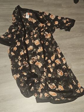 Torrid Black  with Peach Floral Print Kimono Longline